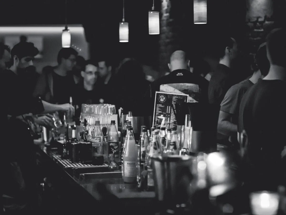 Bartending course online Canada — in-person practical bar training after online modules